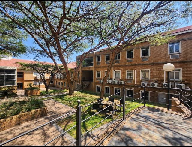 662M² OFFICE TO LET IN HALFWAY GARDENS